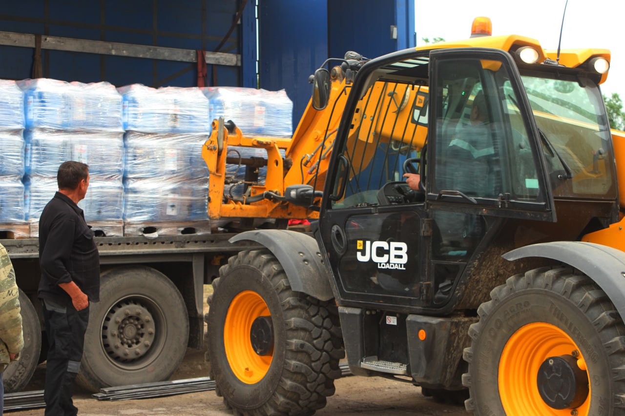 Перші дві фури з питною водою від &quot;Динамо&quot; прибули до Херсонської області